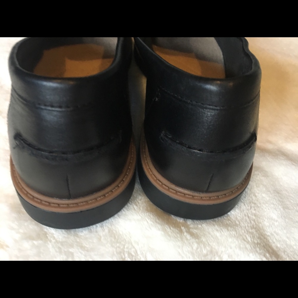 Clarks size 9 - Picture 4 of 5
